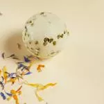 Velvety Avocado-olie bath bomb - Aloë vera & citroengras (50 g)