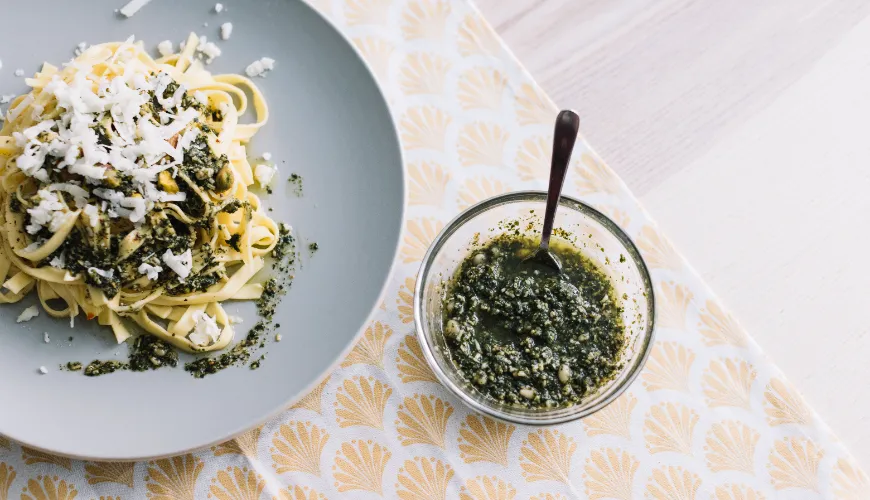 Zelfgemaakte pesto brengt de smaak van Italië naar uw keuken