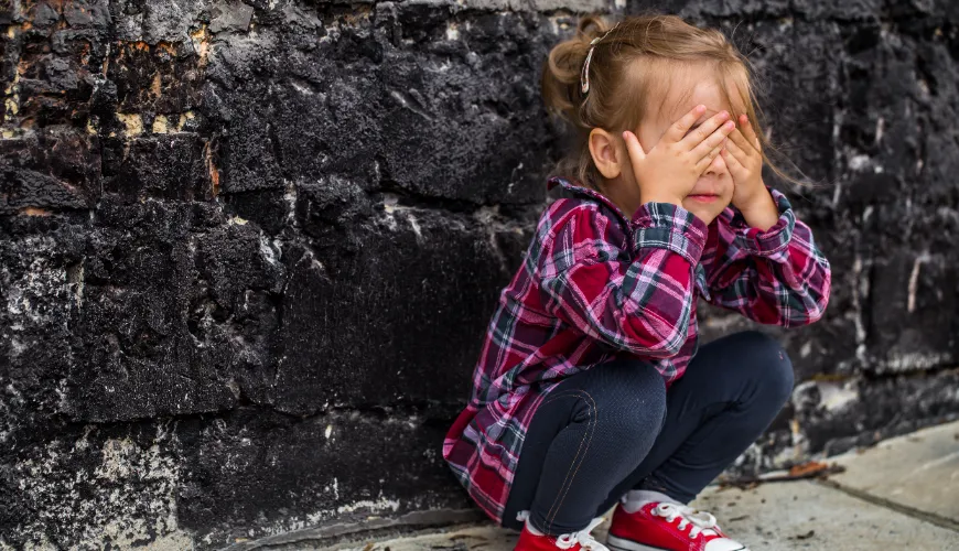 Hoe om te gaan met scheidingsangst bij oudere kinderen